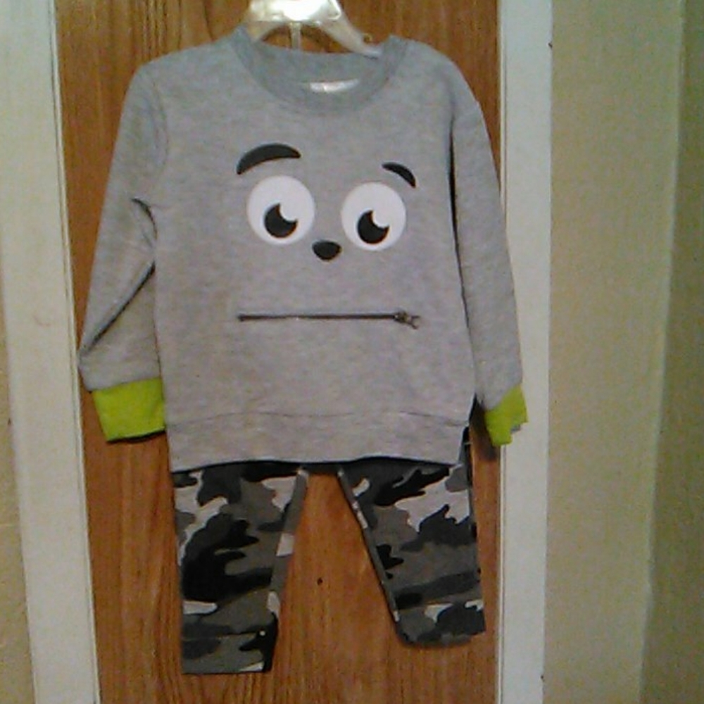 Nwt 2 piece top and bottom set size 2toddler